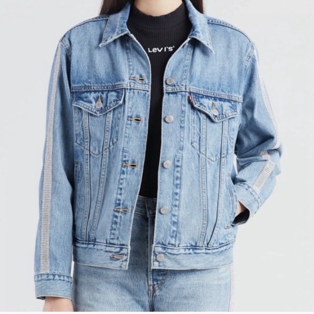 Levi's Light Blue Denim Jacket with rhinestones‎ size medium